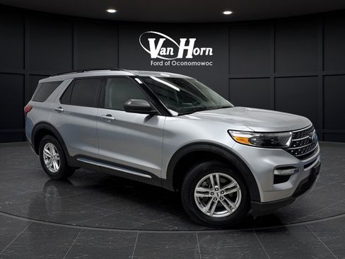 Used 2023 Ford Explorer XLT AWD/4WD image 40