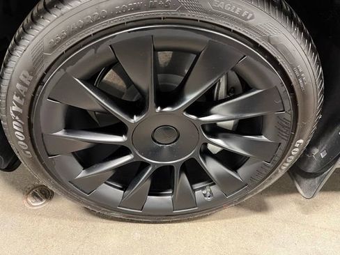 Used 2023 Tesla Model Y Long Range AWD/4WD image 29