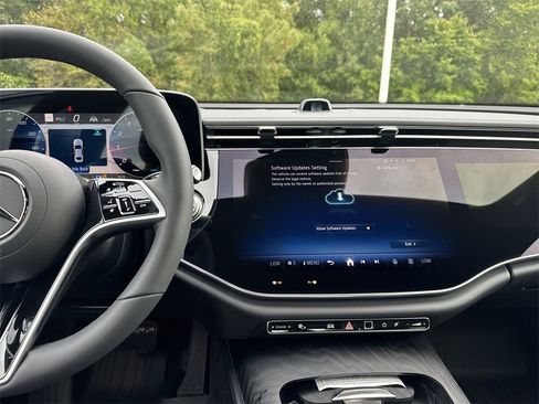 New 2026 Mercedes-Benz E 350 4MATIC Sedan image 11