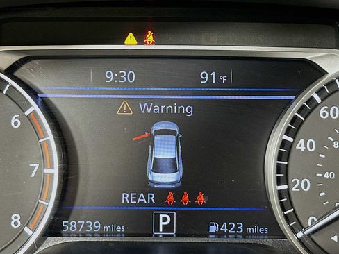 Used 2023 Nissan Altima 2.0 SR FWD image 12