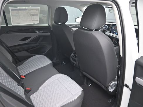 Used 2025 Volkswagen Tiguan S image 47