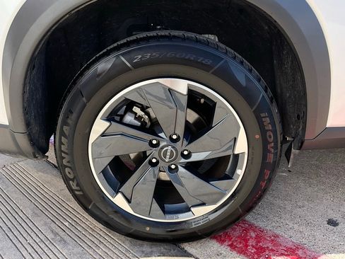 Used 2025 Nissan Rogue SV image 9