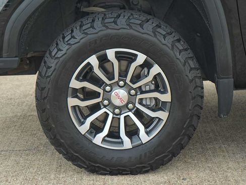 Used 2019 GMC Sierra 1500 AT4 w/ Off Road Performance Package AWD/4WD image 7