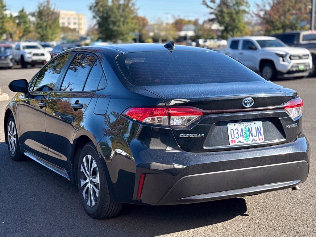 Used 2022 Toyota Corolla LE FWD image 3