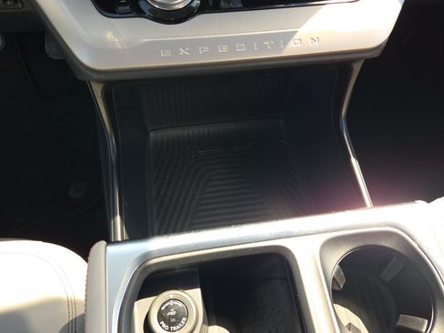 Used 2025 Ford Expedition Active AWD/4WD image 15