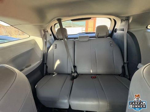 Used 2021 Toyota Sienna XLE image 27