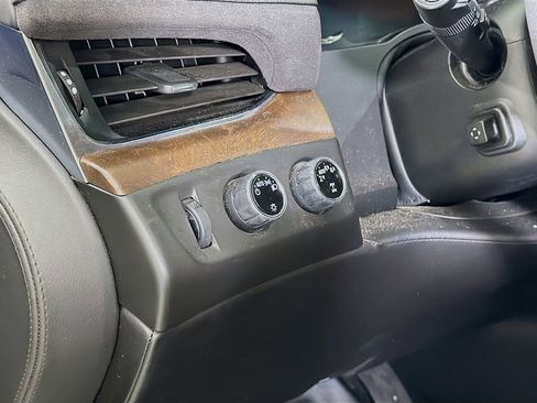 Used 2020 Cadillac Escalade Luxury image 12