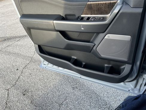 New 2026 Ford F250 Lariat w/ Black Appearance Package image 19