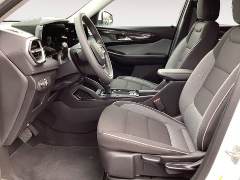 Used 2025 Chevrolet TrailBlazer LT FWD image 25