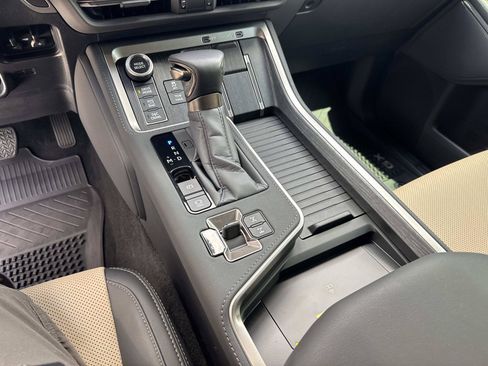 Used 2025 Lexus GX 550 w/ Accessory Package (CT) AWD/4WD image 27