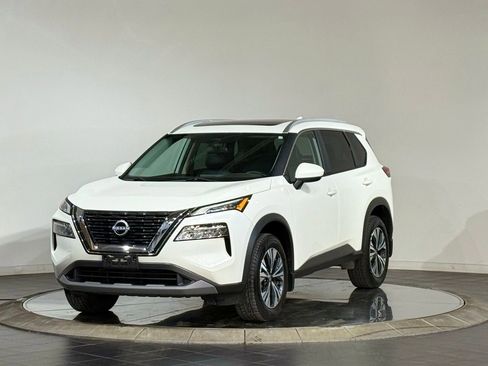 Used 2023 Nissan Rogue SV w/ SV Premium B Package image 5