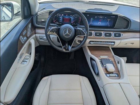 Used 2024 Mercedes-Benz GLS 450 4MATIC image 9