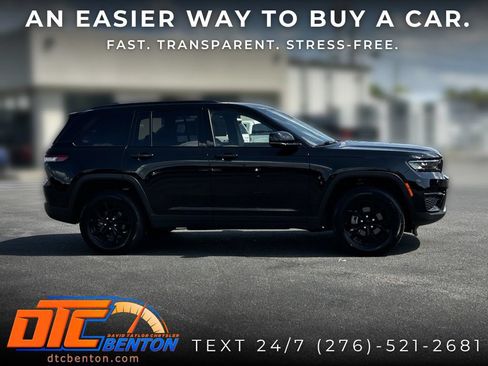 Used 2025 Jeep Grand Cherokee Altitude AWD/4WD image 4