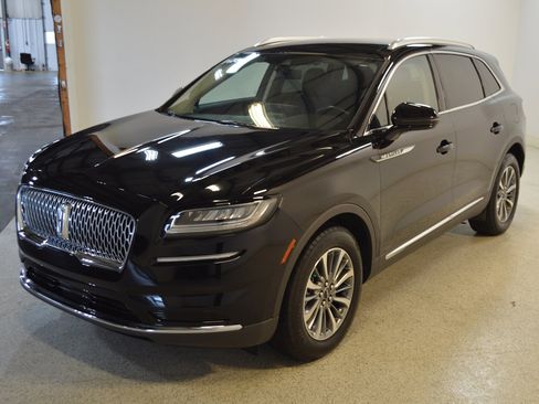 Used 2023 Lincoln Nautilus AWD w/ Premium Package image 7