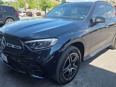 Used 2023 Mercedes-Benz GLC 300 4MATIC image 1