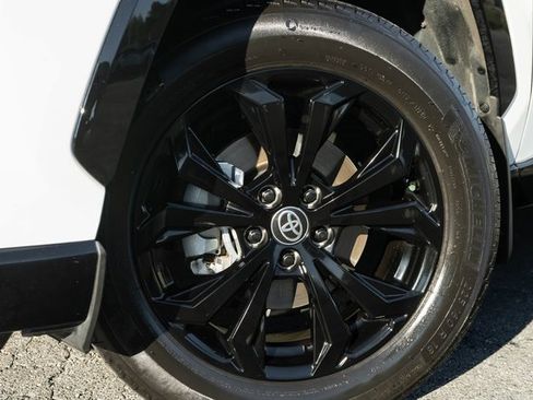 Used 2024 Toyota RAV4 SE image 8