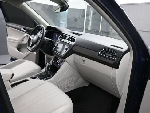 Used 2022 Volkswagen Tiguan SE AWD/4WD image 47