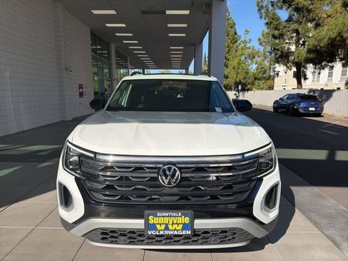 New 2024 Volkswagen Atlas Peak Edition SE image 8