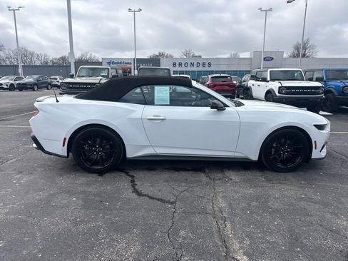 Used 2025 Ford Mustang Premium image 6