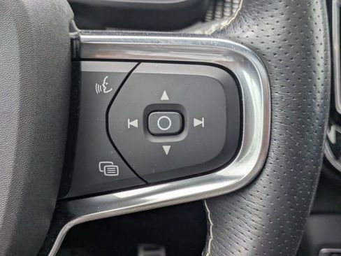 Used 2021 Volvo XC40 T5 R-Design w/ Advanced Package AWD/4WD image 28