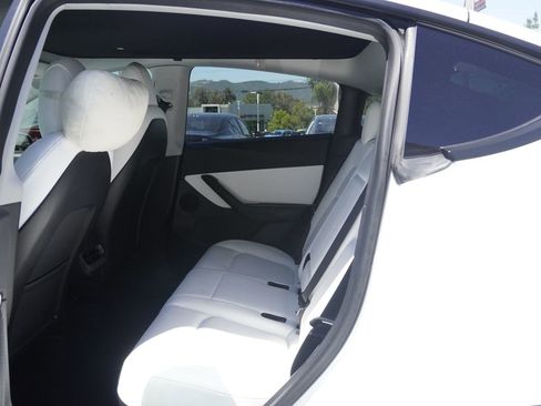 Used 2022 Tesla Model Y Long Range AWD/4WD image 17