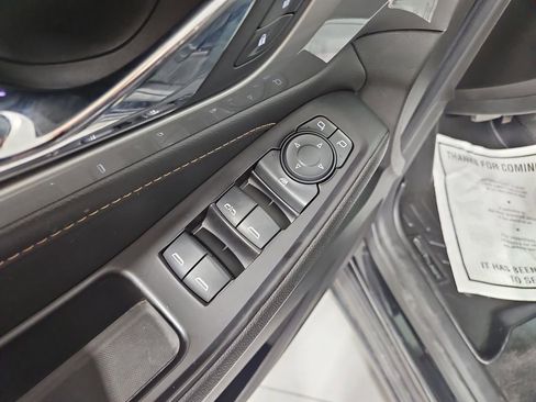 Used 2020 Chevrolet Traverse LT w/ Driver Confidence II Package image 12