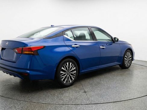 Used 2025 Nissan Altima 2.5 SV FWD image 9