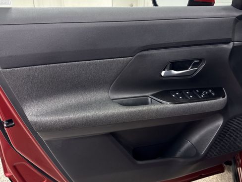 Used 2025 Nissan Kicks SV image 3