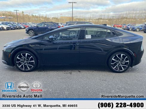 Used 2025 Toyota Prius Plug-In Hybrid w/ Limited Premium Package FWD image 11