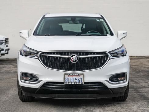 Used 2018 Buick Enclave Essence image 2