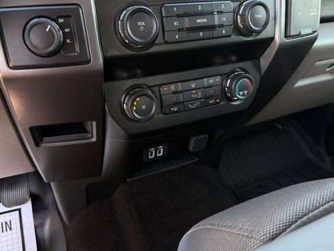 Used 2020 Ford F150 XLT w/ Equipment Group 302A Luxury AWD/4WD image 21