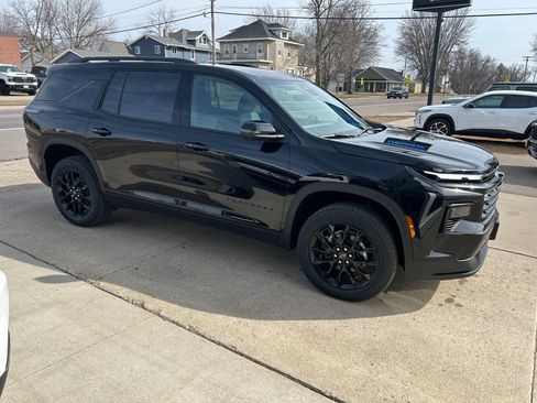 New 2026 Chevrolet Traverse LT w/ Midnight/Sport Edition AWD/4WD image 5