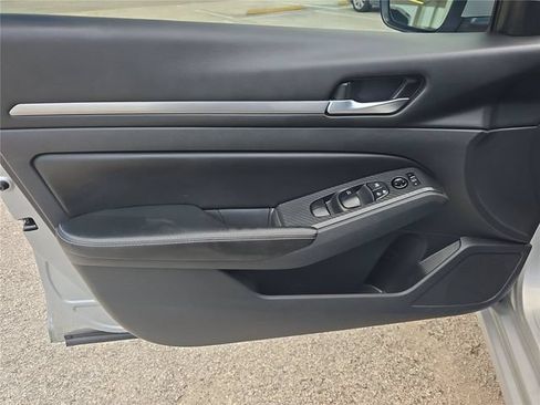 Used 2022 Nissan Altima 2.5 SV AWD/4WD image 15