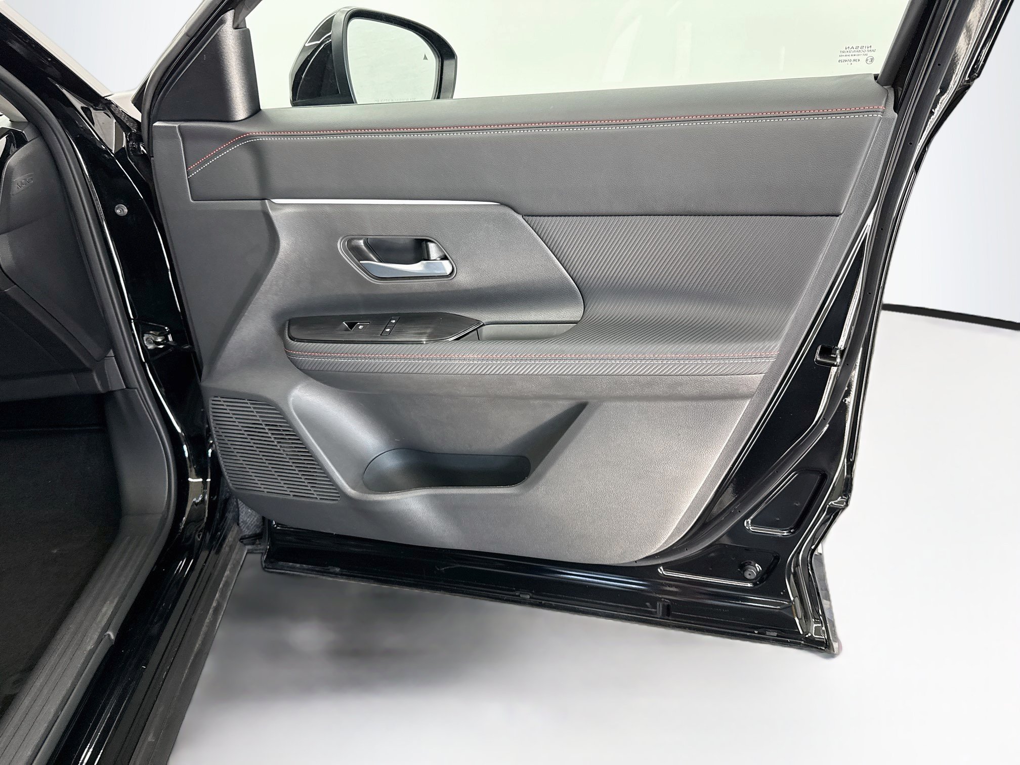 Used 2025 Nissan Kicks SR FWD image 31