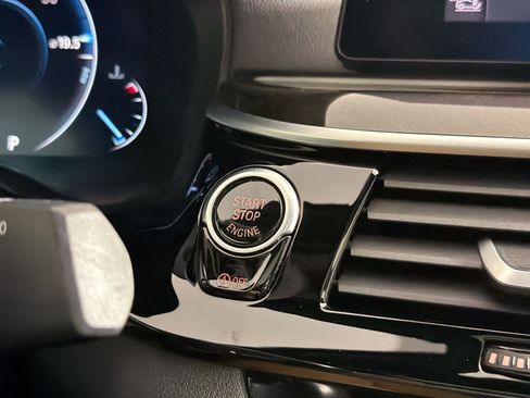 Used 2019 BMW M550i xDrive w/ Dynamic Handling Package AWD/4WD image 17