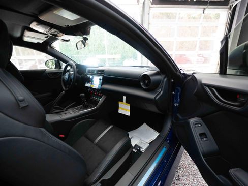 New 2025 Toyota GR86 Premium w/ GR Wheel Package (TMS image 25