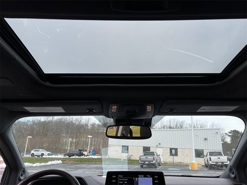 Used 2023 Toyota Sienna Platinum image 30