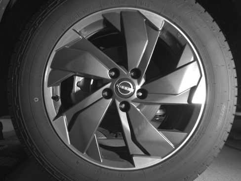 Used 2025 Nissan Rogue SV image 12