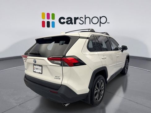 Used 2022 Toyota RAV4 XLE Premium AWD/4WD image 5