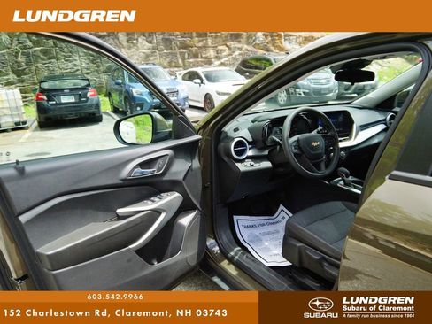 Used 2024 Chevrolet Trax LS w/ LS Convenience Package FWD image 10