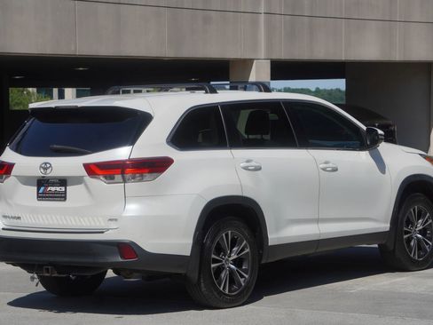 Used 2019 Toyota Highlander LE AWD/4WD image 20