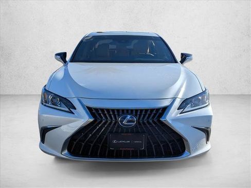 Used 2022 Lexus ES 300h w/ Premium Package image 2
