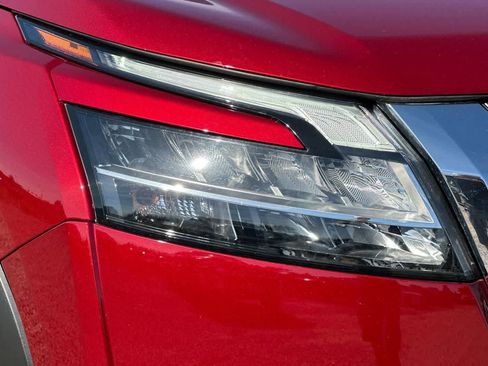 Used 2023 Nissan Pathfinder SL FWD image 34