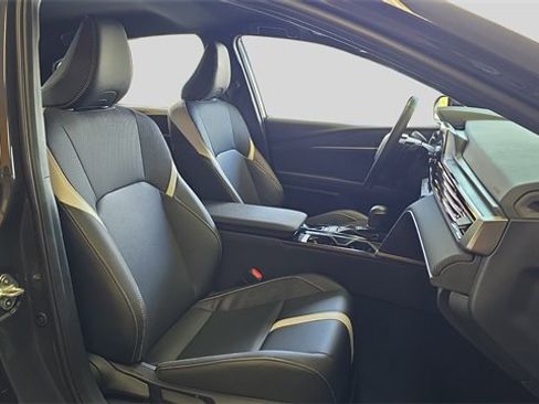 Used 2025 Toyota Camry SE image 12