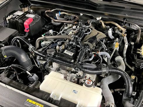Used 2025 Toyota Tacoma SR5 AWD/4WD image 40