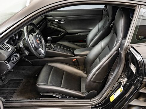 Used 2018 Porsche 718 Cayman RWD image 5