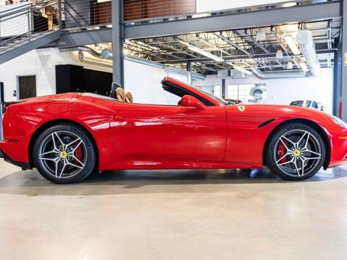 Used 2015 Ferrari California T RWD image 7