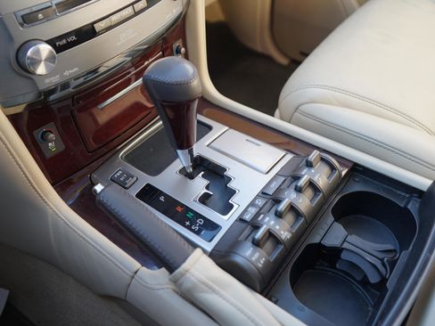 Used 2014 Lexus LX 570 4WD image 19