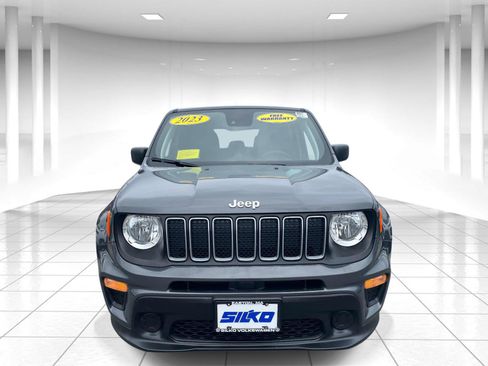 Used 2023 Jeep Renegade Latitude AWD/4WD image 10