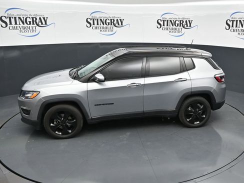 Used 2021 Jeep Compass Latitude FWD image 30